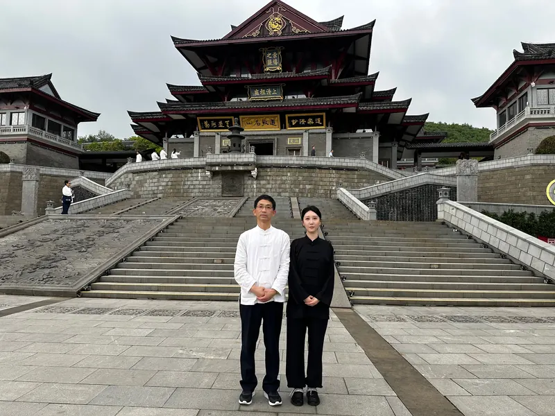 与恩师魏桂华道长合影